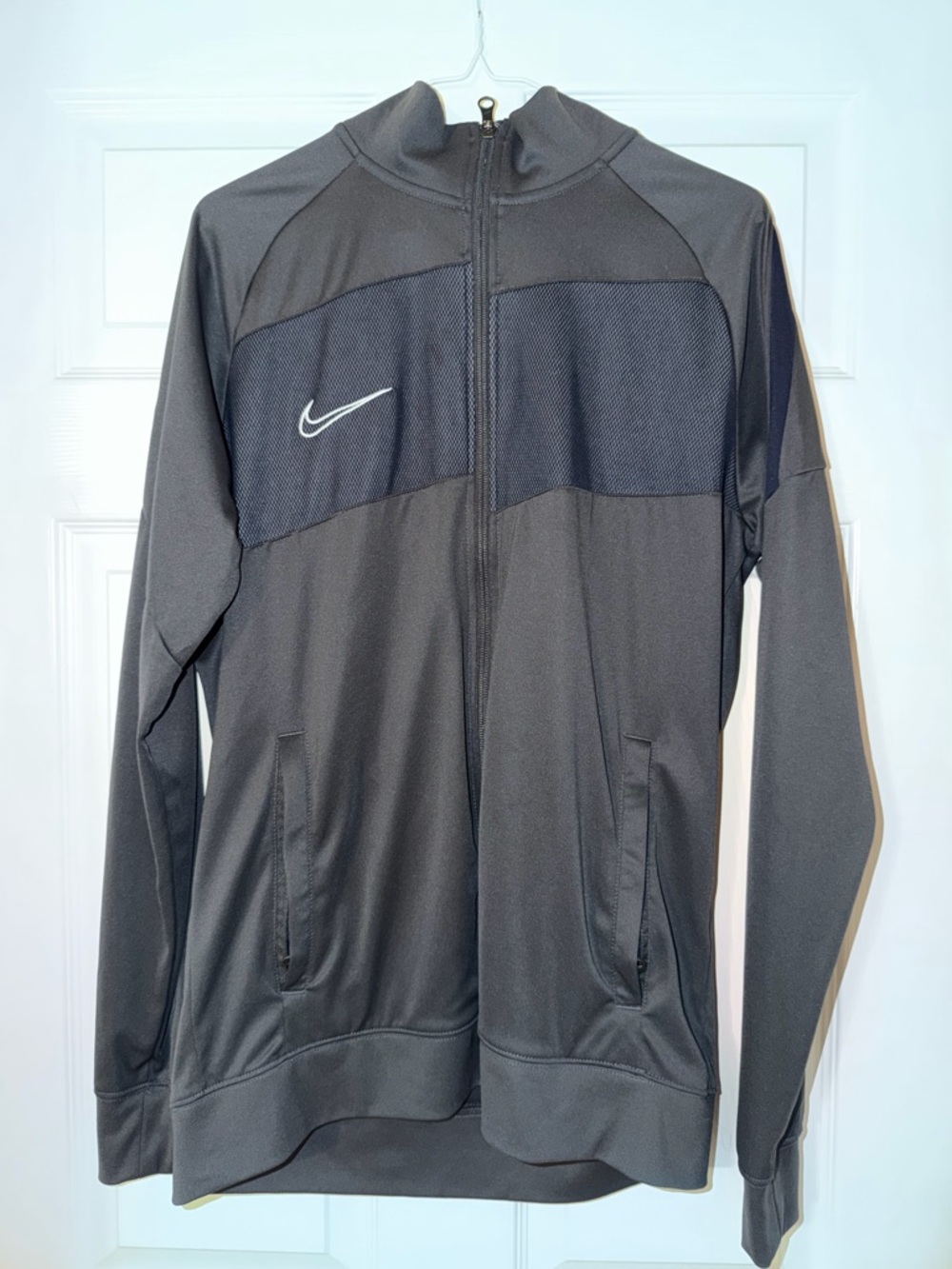Upper Iowa University Nike Men’s Dark Gray Full-Zip Track Jacket